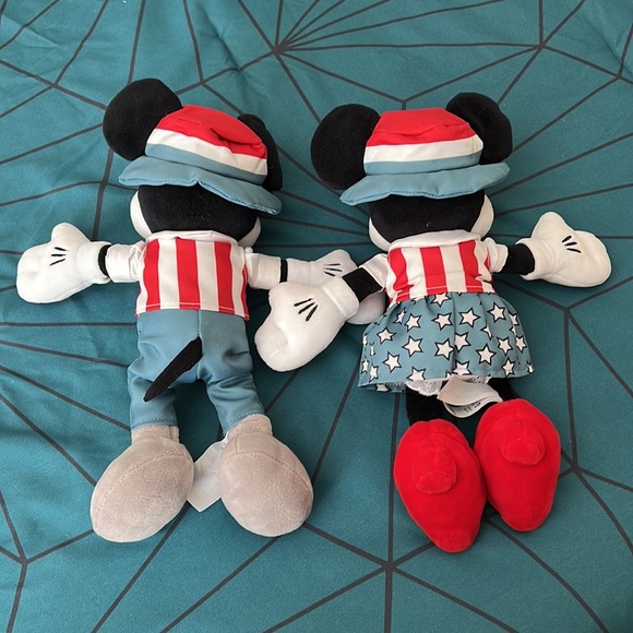 New without tags Disney’s Mickey and Minnie Americana Plushed Doll Set - Picture 2 of 3